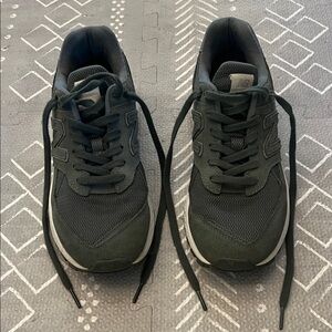 New Balance Women's Dark Green Sneakers